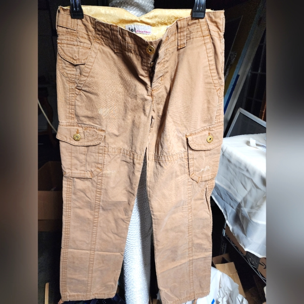 LEI Sz5 7 pocketed khakis w/ beautiful gold buttons including button up fly